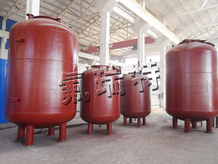 鋼襯塑儲(chǔ)罐、反應(yīng)釜